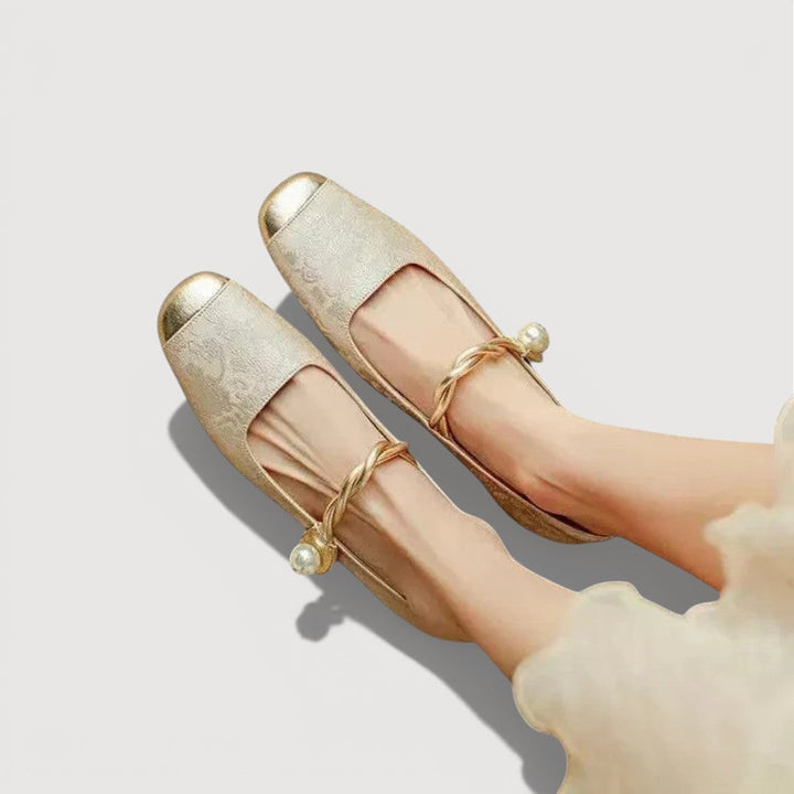 Clara | Timeless Vintage Charm