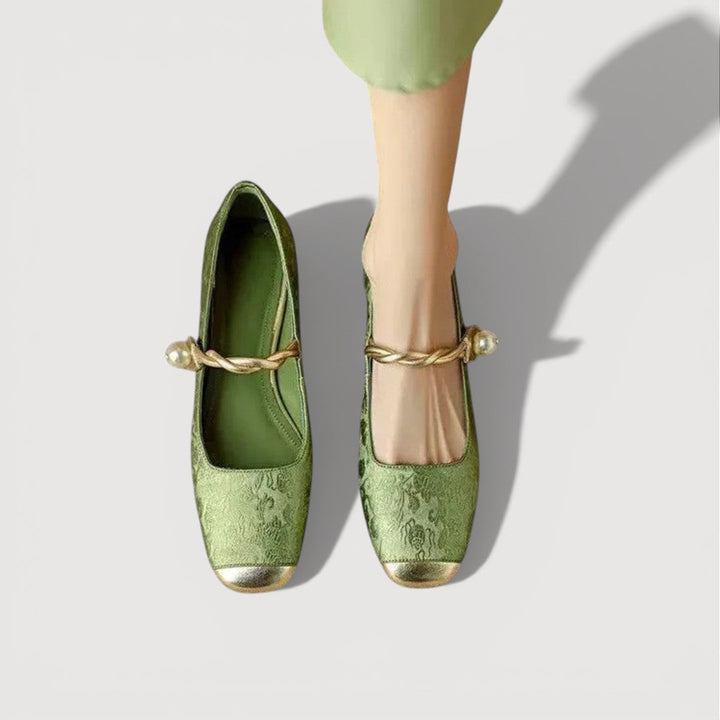 Clara | Timeless Vintage Charm